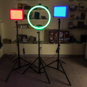 Video gaismas - 3 RGB LED gaismu komplekts - divi Yongnuo YN-600 RGB paneļi un YN-608 RGB apaļa gaisma noma