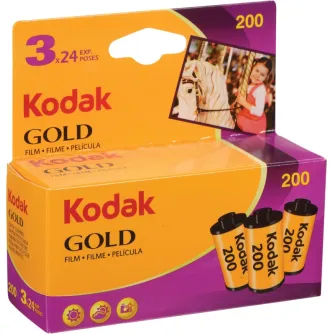 Kodak Gold 200 35mm Color Negative Film - 24 Exposures, spilgta iepakojuma ar trim filmu ruļļiem un dzīves stila attēlu ar bērnu uz karuseles.