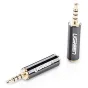 UGREEN 2.5mm male uz 3.5mm female audio adapteris ar zelta apdaugšņu savienotājiem augstas kvalitātes skaņas pārraidei, ar elegantu melnu dizainu.