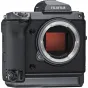Fujifilm GFX100 bezspoguļu kameru korpuss ar 102MP sensoru un magnija sakausējuma konstrukciju