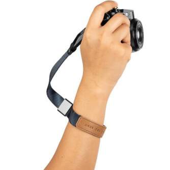 Kameru siksniņas - Peak Design Cuff Wrist Strap midnight CF-MN-3 - perc šodien veikalā un ar piegādi