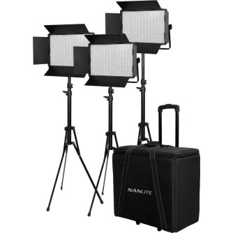 LED gaismas paneļi - KIT NANLITE 3 LIGHT KIT 900DSA W/TROLLEY CASE & LIGHT STAND 117095 - ātri pasūtīt no ražotāja
