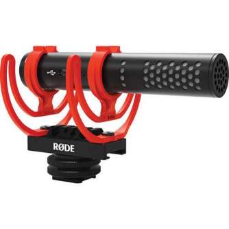 Rode mikrofons VideoMic Go II uz kameras