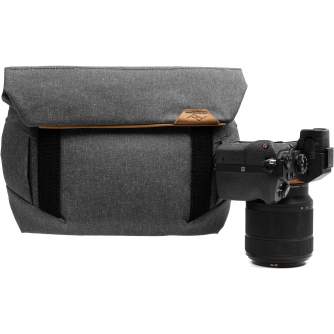 Kameru somas - Peak Design Field Pouch V2, charcoal - ātri pasūtīt no ražotāja