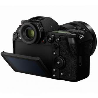 Bezspoguļa kameras - Panasonic LUMIX S DC-S1RME-K + S 24-105mm - ātri pasūtīt no ražotāja