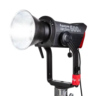 Monolight Style - Aputure Light Storm 600d basic 600w COB LED V-mount EU - quick order from manufacturer
