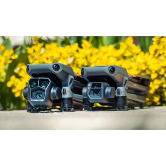 DJI Drone - Mavic 3 Pro w DJI RC w screen Professional - buy today in store and with delivery