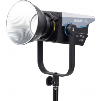 LED Monobloki - NANLITE reportage- and studio-spotlight (FC-300B Bi-Color) - купить сегодня в магазине и с доставкой