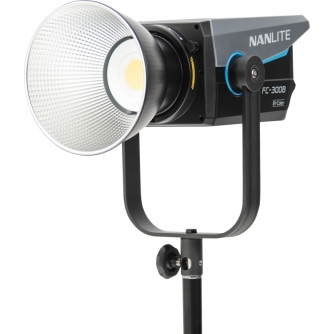 Monolight Style - NANLITE FC-300B LED BI-COLOR SPOT LIGHT 31-2014 - buy today in store and with delivery