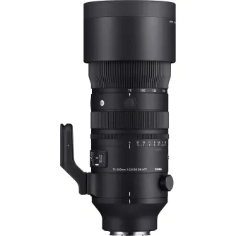 Sigma 70-200mm F2.8 DG DN OS sporta objekīvs Sony E-montāžai ar trijstūra galu, sānu skats, izceļot fokusēšanas gredzenu un apertūras atzīmes.