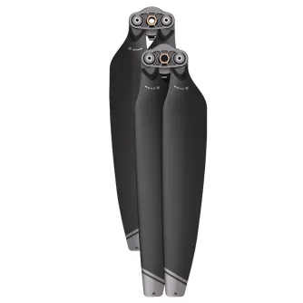 Pāris DJI Inspire 3 saliekamie ātrās atbrīvošanas propelleri augstākas altitūdas droniem, melni oglekļa šķiedras lāpstiņas ar ātrās atbrīvošanas centrālo daļu un oranžiem akcentiem.
