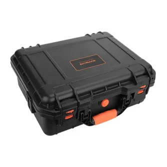 Черный кейс Sunnylife для дрона DJI Mini 4 Pro с оранжевыми акцентами, вид спереди, закрыт, всепогодная защита, для хранения аксессуаров