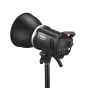 Godox MS200V-D Trio Studio Flash Kit ar lielu melnu difuzoru, digitālo displeju, vadības pogām un rokturi, komplektā ietilpst softbox, lietussargs, reflektors un somiņa.