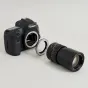 URTH Leica R uz Canon EF/EF-S objektīva montāžas adapteris ar Leica R objektīvu un Canon kameru