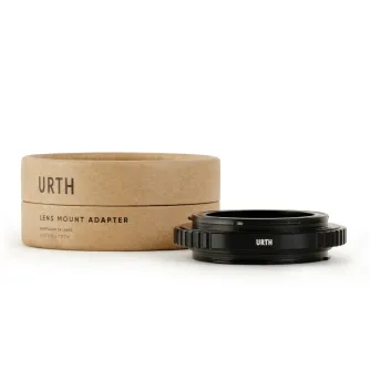 URTH lēnau montāžas adapters Tamron T montāžai uz Canon EF/EF-S - izturīgs, matēts melns adapters ar rievām un zīmola nosaukumu.