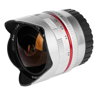 Объектив Samyang 8mm f/2.8 fisheye для Sony E-mount, с серебряным корпусом, черной резиновой накладкой и цветочной крышкой, демонстрирующий кольца ручной фокусировки и диафрагмы.