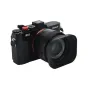 JJC LHP-1II зонтик для компактной камеры Sony RX1, ракурс, показывающий детали переднего объектива и корпуса камеры