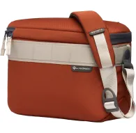 Ржаво-коричневый рюкзак GOMATIC Luma Camera Sling 12L с регулируемым ремнем и магнитной застежкой для надежного хранения оборудованияРжаво-коричневый рюкзак GOMATIC Luma Camera Sling 12L с регулируемым ремнем и магнитной застежкой для надежного хранения оборудования