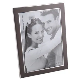 Элегантная фоторамка Zep Photo Frame G4068 Olimpia 15x20 см с хрустальным блеском, демонстрирующая черно-белый портрет улыбающейся пары.