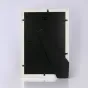 Старинная белая фоторамка Zep Photo Frame T15434 30x40 см с текстурой дерева и черным матовым внутренним слоем, оснащенная крепежными клипами и диагональной скобой для монтажа на стену.