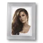 Zep Photo Frame H2246 Wels Silver 10x15 см - Элегантная серебряная фоторамка с текстурированной металлической отделкой, демонстрирующая профессиональный портрет женщины с длинными волнистыми волосами.