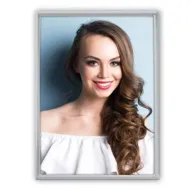 Элегантная серебряная фоторамка Zep Photo Frame VK681 Silvia 15x20 см с портретом улыбающейся женщины с волнистыми волосами.Элегантная серебряная фоторамка Zep Photo Frame VK681 Silvia 15x20 см с портретом улыбающейся женщины с волнистыми волосами.