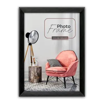Фотофрейм Zep BC557B Dora Black 13x18 см в современной гостиной с розовым бархатным креслом и винтажной камерой на штативе