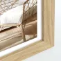 Zep Photo Frame V33347 Vivan 7 30x40 см - Естественная деревянная рамка с текстурированной поверхностью, расположена на светлом деревянном полу с белой подушкой и бежевым ковром.
