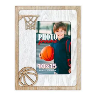 Фотофрейм Zep PN9546 Jordan 10x15 см с дизайном баскетбольной корзины и фото улыбающегося мальчика в синем худи, держащего оранжевый баскетбол.