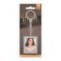 Ключница Zep Photo Keychain AA9S Серебряная 35x45 мм с прямоугольной фоторамкой, содержащей изображение женщины в белом платье, идеально подходит для персонализированных аксессуаров для ключей.