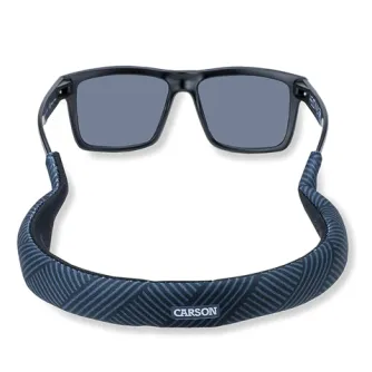 Черный Carson Floating Eyeglass Cord FA-10(01) с диагональными синими полосами и логотипом 'CARSON', предназначенный для безопасного хранения очков во время водных активностей.