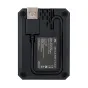 JJC DCH‑BLF19E USB divu akumulatoru lādētājs, aizmugures skats ar pievienotu USB savienotāju un specifikācijas etiķeti