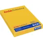 Фильм Kodak Professional E100 в запечатанной желтой упаковке, с яркими цветами и мелкой зернистостью для профессиональной фотографии