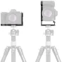 SmallRig 4523 L-образная монтажная пластина для Nikon Z 6III с трехточечной системой фиксации и креплением для вспышки, представленная на штативах с переднего и бокового углов.