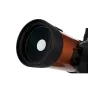 Крупный план первичной линзы телескопа Celestron NexStar 4 SE Goto с черным защитным кольцом и оранжевым корпусом, с белым отражающим пятном на линзе и темной стеклянной поверхностью. Однодакшиновое крепление телескопа и частичн