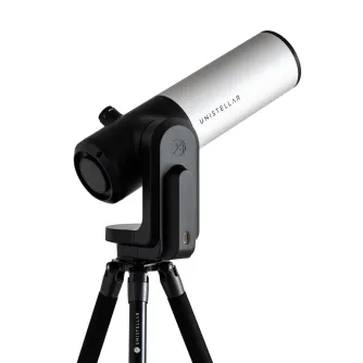 Смарт-телескоп Unistellar eVscope 2 на штативе, серебряный корпус с надписью UNISTELLAR, черный моторизованный крепеж, готовый к наблюдению за звездами