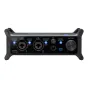 Zoom UAC-232 аудиоинтерфейс с комбинированными XLR/TRS входами, выходом для наушников, переключателем прямого мониторинга и большой выходной ручкой. Оснащен подсвеченными синими светодиодами и компактным, питаемым от шины дизайн