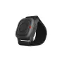 GoPro Weatherproof Shutter Remote HERO13, HERO12 un HERO11 sporta kamerām ar melnu auduma aproci, sānu skats, sarkans LED indikators iedegts un redzama barošanas poga