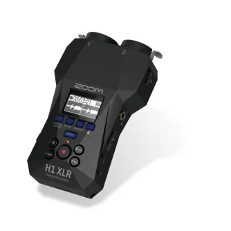 Zoom H1 XLR portatīvais audio ierakstītājs ar XLR/TRS kombinētajiem ievadiem, OLED ekrāns ar viļņu formu, zili pogas ar uzrakstiem 'STEREO', 'MIXER', 'MARKER' un 'MENU', sarkana ieraksta poga un 'H1 XLR' zīmols.