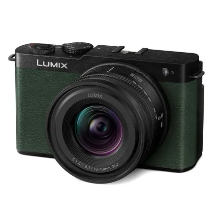 PanasonicPro Panasonic Lumix S9 Body + S-R1840 Lens Dark Olive (DC-S9NE-G)