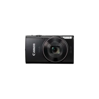 Фронтальный вид черной компактной камеры Canon IXUS с 12-кратным оптическим зумом и встроенной вспышкой на белом фоне.