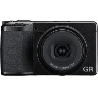 RICOH GR IV kompakta kamera ar teksturētu rokturi, 18,3mm f/2.8 objektīvu un 25,74MP sensoruRICOH GR IV kompakta kamera ar teksturētu rokturi, 18,3mm f/2.8 objektīvu un 25,74MP sensoru
