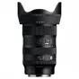 Sigma 17-40mm f/1.8 DC Art objektīvs Canon RF - priekšējais skats ar piestiprinātu objektīva vāciņu, demonstrējot fokusa režīma slēdzi un atvērtņu gredzenu