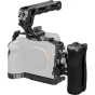 SMALLRIG 6026 Advanced Cage Kit for Sony Alpha 7 V/7R V/7 IV, melna alūmīnas ģērmeņa ar galvenu rokas un pēdējo akumulatoru gripu, nodarbināta papildu montažu punktiem un aizsardzības.