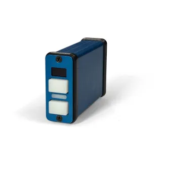 Skaarhoj Micro Fly - Kompakts kontrolpanelis ar OLED displeju un 4 virzienu 