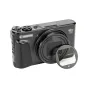 JJC F SX Ultra Zema Atspīduma UV filtrs Canon PowerShot SX740HS ar augstas kvalitātes alumīnija rāmi un 36 slāņu pārklājumu, novietots atsevišķi blakus kameras objektīvam.