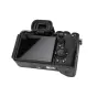 Задний вид беззеркальной камеры Sony a7 серии с поворотным LCD экраном, совместимой с антибликовым экранным защитным покрытием JJC.