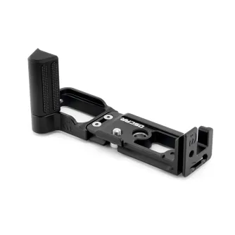 Крепление 3 Legged Thing Oscar QD L для OM System OM3 с отъемной рукояткой и сокетом QD, боковой вид