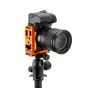 Крепление 3 Legged Thing Zayne QD L для Nikon Z50 II медного цвета, установленное на штативе с быстрозажимной пластиной и телеобъективом