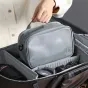 Ulanzi BP15 SeeClear Tech Pouch L 2.6L caurspīdīga uzglabāšanas soma no matēta TPU, kurā ir organizēti kameras aksesuāri, tostarp objektīva vāciņš un neliela elektroniska ierīce.